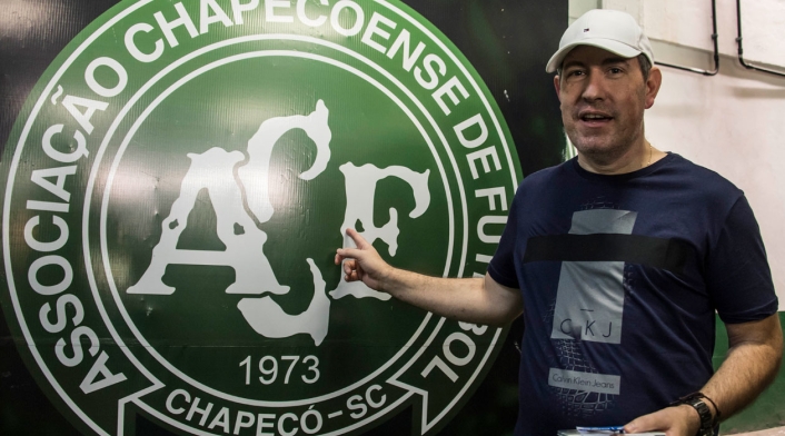 periodista Rafael Henzel sobrevivió al accidente del Chapecoense El periodista Rafael Henzel dice que sigue comentando los partidos del Chapecoense