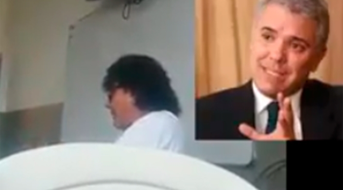 El docente instando a sus alumnos a insultar