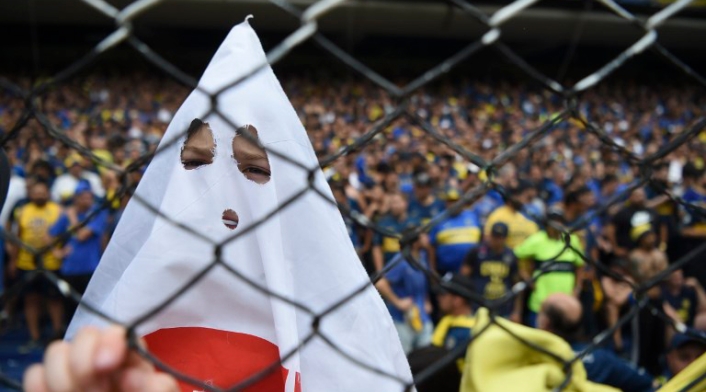 Hinchas de Boca en el Estadio La Bombonera, en Buenos Aires (Argentina)