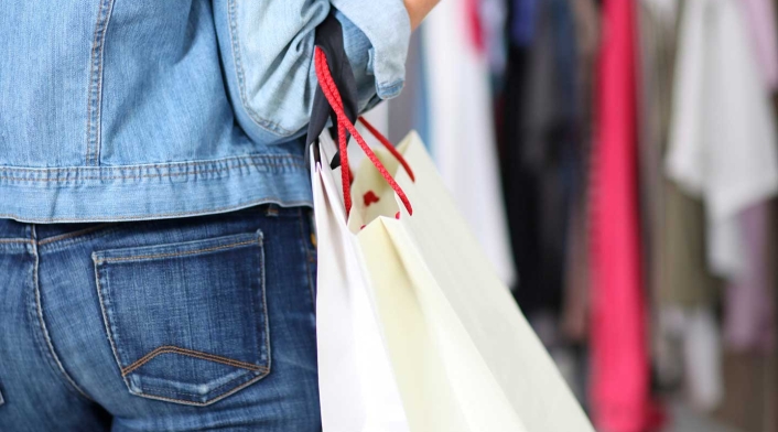 Compras Usar crédito para adquirir artículos es una forma de realizar compras