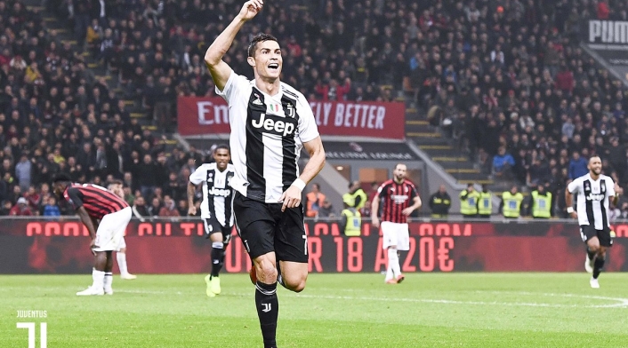 Cristiano Ronaldo celebrando con Juventus Cristiano Ronaldo celebrando con Juventus