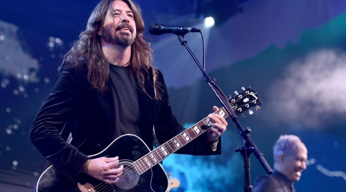 Dave Grohl sorprendió a los bomberos de California con un asado
