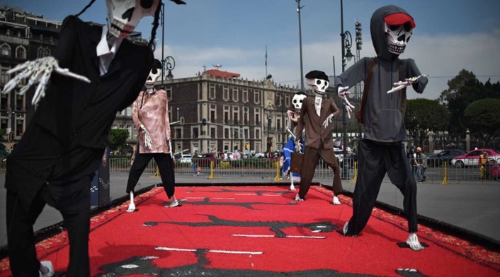 ‘Coco’ es una invitación a mantener viva esta tradición que conmemora y recuerda a aquellos que ya no están. La unión familiar con sus raíces es fundamental.
