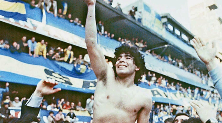 Diego Armando Maradona 3. Diego Armando Maradona. Es un símbolo no solo del fútbol argentino sino de Boca Juniors. En 1981, al llegar al equipo de sus amores, ganó su único título al obtener el Metropolitano. Al retornar a Argentina en 1995 volvió al club donde concluyó su carrera dos años más tarde.