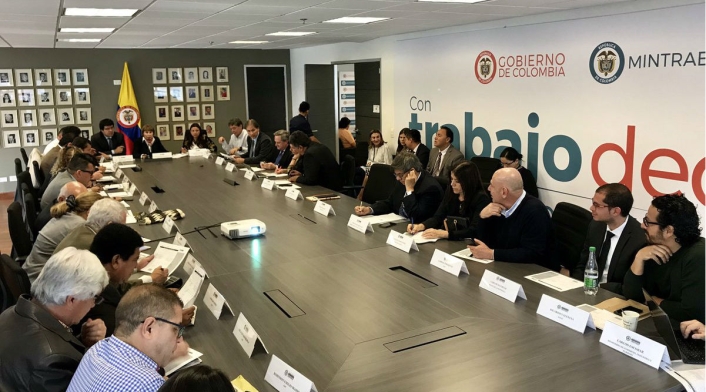 Mesa de conversaciones en el Ministerio de Trabajo.