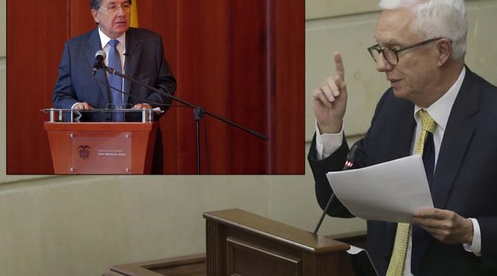 Néstor Humberto Martínez (der) y Jorge Robledo (izq)