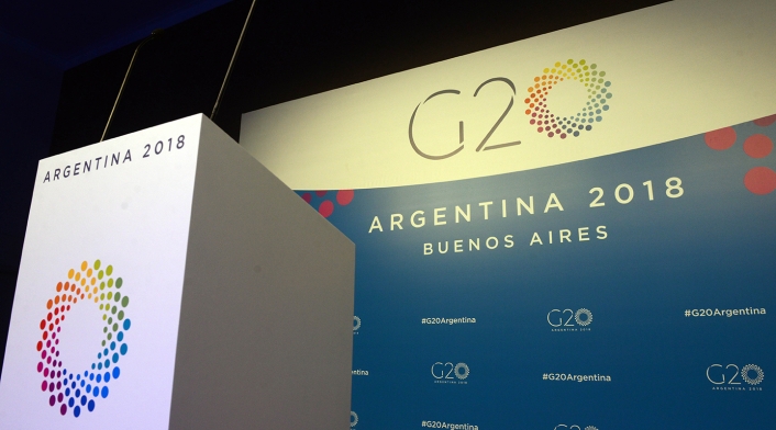 Uno de los atriles del G20 instalados en Buenos Aires (Argentina)