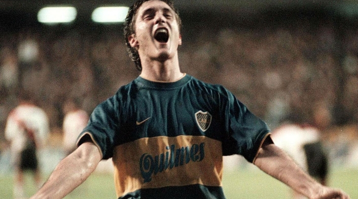 6. Guillermo Barros Schelotto. Estuvo junto Martín Palermo en la dupla histórica del club. Aunque fue suplente de Caniggia, cuando llegó a la titular demostró lo habilidoso e inteligente que era para jugar. Es el segundo jugador con más títulos en la historia de Boca con 16.