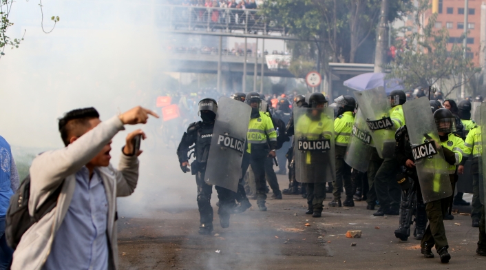 Este uno de los momentos en los que se registro el enfrentamiento entre la Policía y el ESMAD