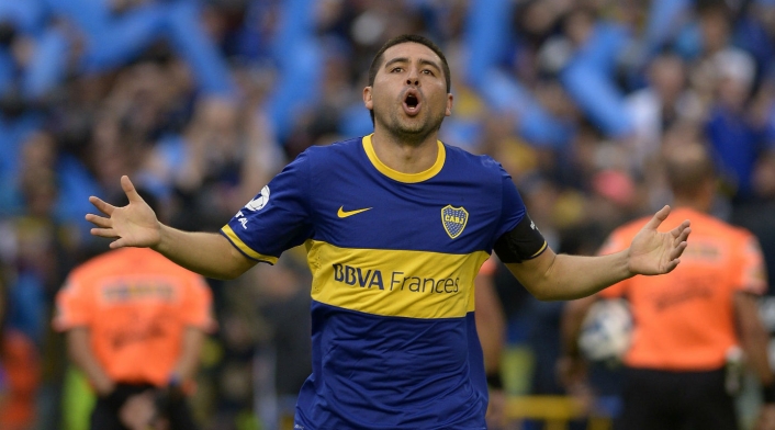 1. Juan Román Riquelme. Es considerado el jugador más determinante en la historia del club. Desde 1996, cuando debutó en 1996, jamás dejó de crecer. Carlos Bianchi explotó lo mejor del jugador al ubicarlo para ser el mejor en la cancha. Seguramente el hincha estará eternamente agradecido con el jugador por todo lo que le brindó.