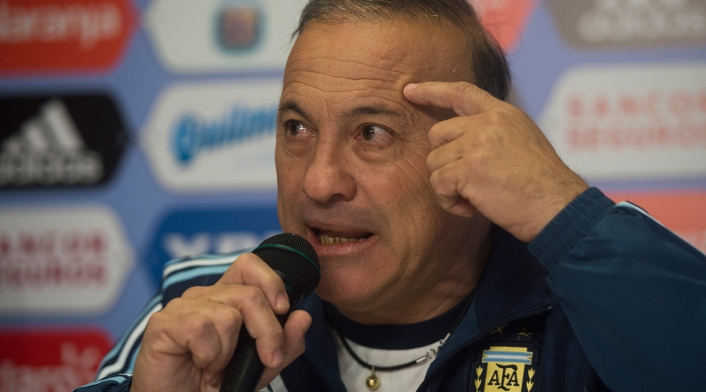 Julio Olarticoechea, entrenador argentino