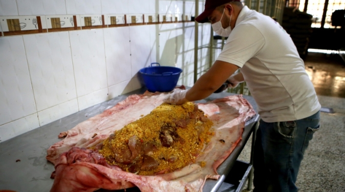 Preparación de Lechona
