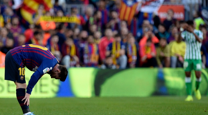 Lionel Messi, en acción ante el Betis en el Camp Nou