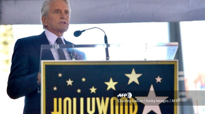 Michael Douglas en su discurso en el Paseo de la Fama de Hollywood Michael Douglas en su discurso en el Paseo de la Fama de Hollywood