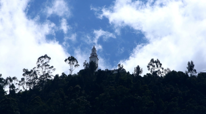 Sus noches estrelladas y su luna majestuosa hacen única la experiencia de visitar Monserrate.