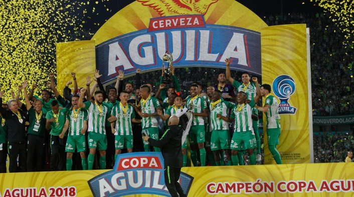 El plantel de Atlético Nacional celebrando el título de campeón de la Copa Águila 2018