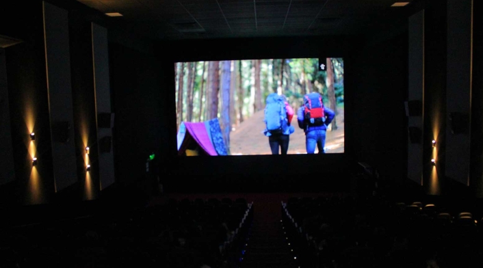 Tecnología de las pantallas LED 4k llega a los cinemas Las pantallas LED 4k sustituyen los proyectores de los cinemas