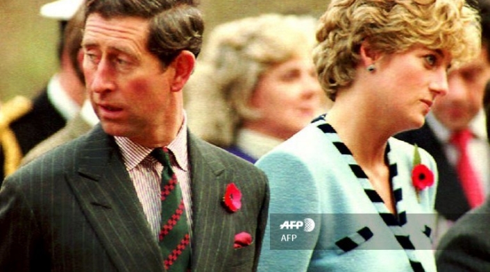 En 1992, el príncipe Carlos y Diana anuncian oficialmente su separación.
