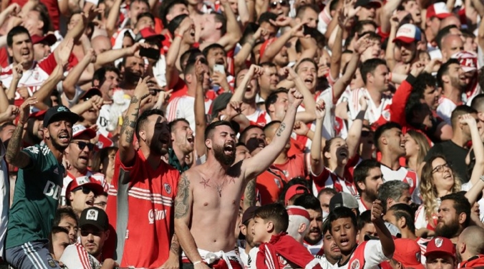 Hinchas del partido River vs Boca La gran final de la Copa Libertadores se vio permeada por desmanes por parte de hinchas.