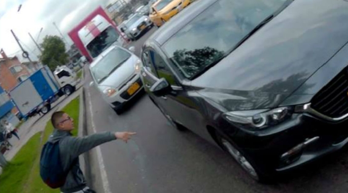 El robo de vehículos con "tiene una llanta pinchada"