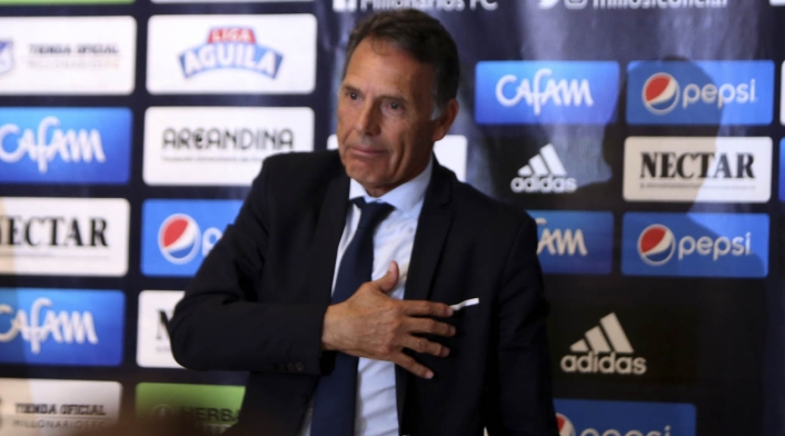Miguel Ángel Russo le mostró cariño a la hinchada de Millonarios