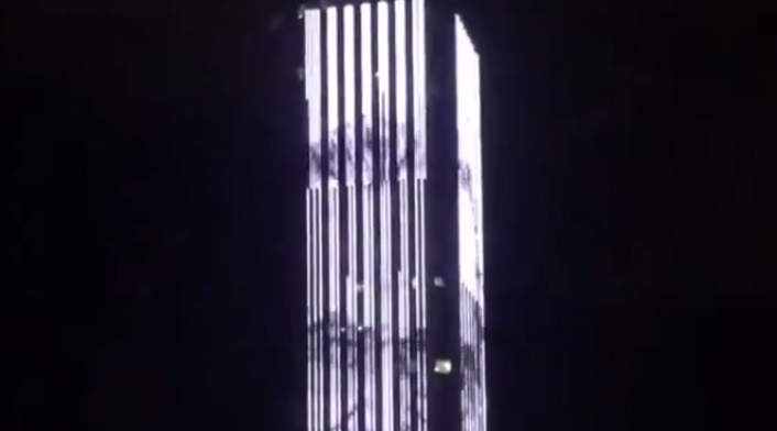 Homenaje a Stan Lee en la Torre Colpatria, en Bogotá