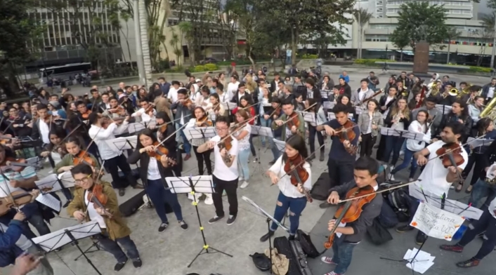Así fue la versión sinfónica de ‘El baile de los que sobran’