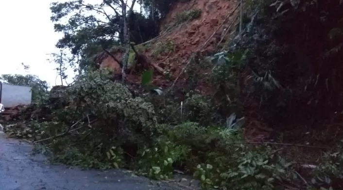 Derrumbe autopista Medellín-Bogotá.