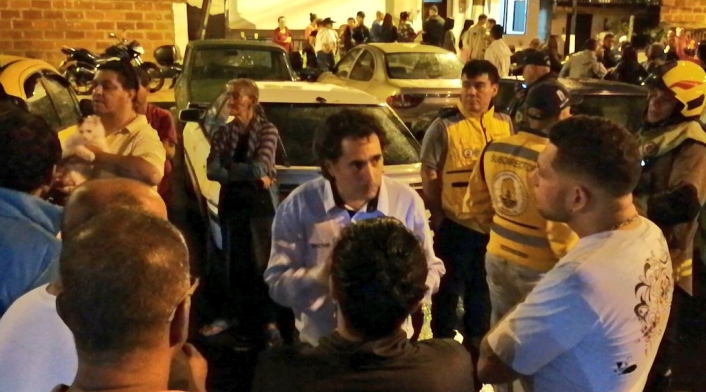 Fuertes lluvias crean inundaciones en zonas de Medellín Fuertes lluvias dejan inundaciones en zonas de Medellín