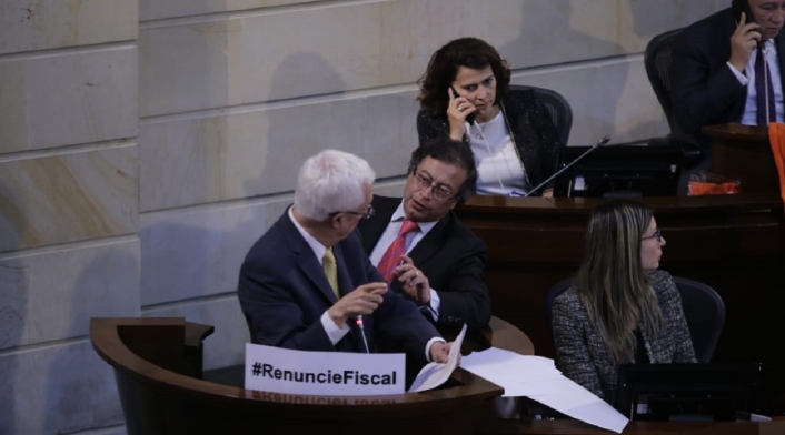 Senadores Petro y Robledo