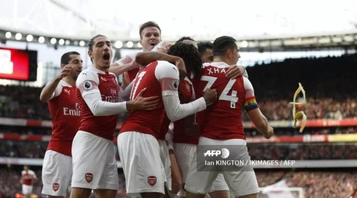 Pese al racismo, así celebró el Arsenal