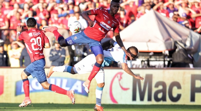 Junior intentó también y pudo marcar gol en sus peligrosos contragolpes ante el Medellín
