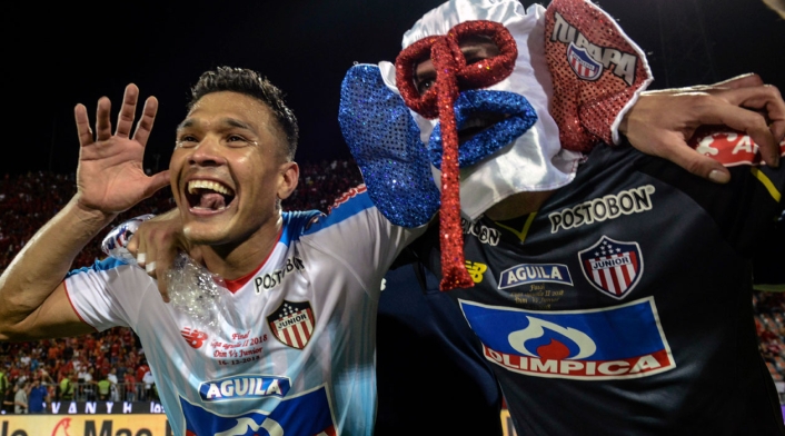 Teófilo celebrando la octava estrella del título en Medellín