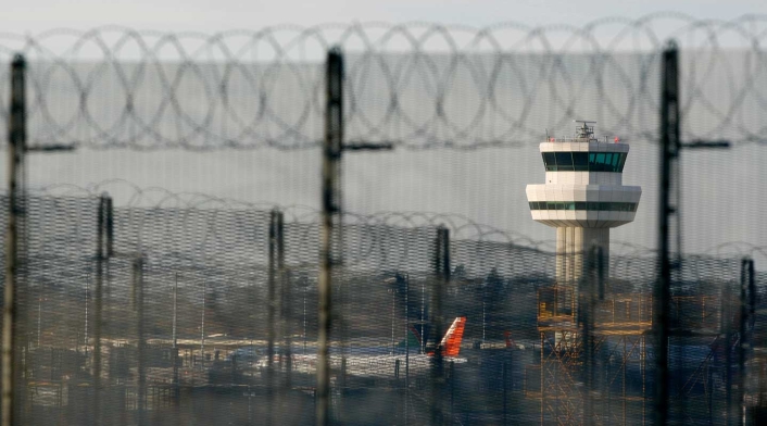 Operaciones en el aeropuerto de Gatwick detenidas por un unos drones