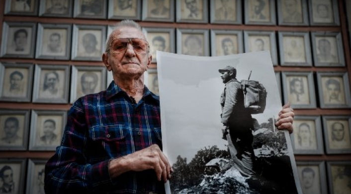 Al cumplirse 60 años de la revolución cubana, Alejandro, un guerrillero moncadista, da su visión del país.