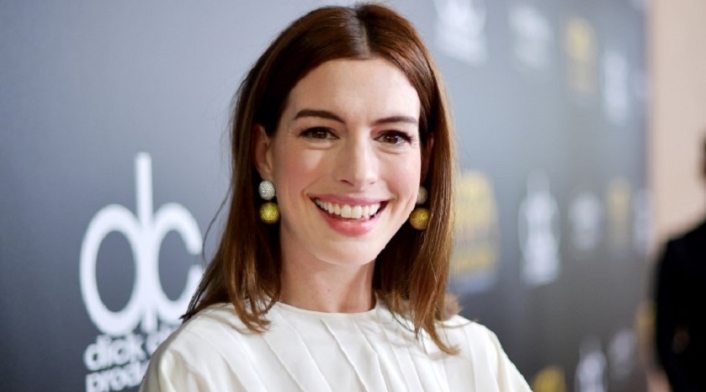 Anne Hathaway confesó que le gusta la música de Shakira Anne Hathaway