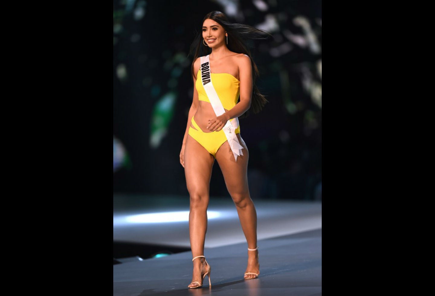 Desfile en traje de baño de Joyce Prado, Miss Bolivia.