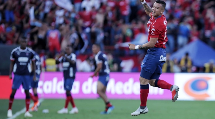 Leonardo Castro festejando el gol ante Junior en el Atanasio Girardot