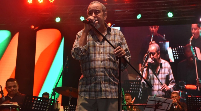 Presentación de Andy Montañez en la calle de la feria