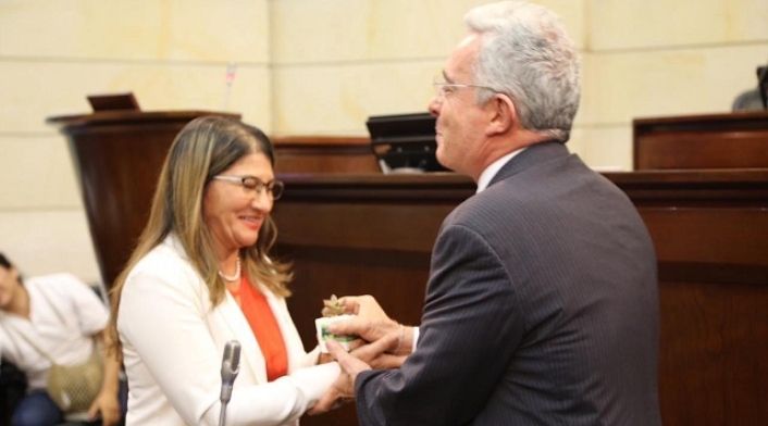 Álvaro Uribe y Criselda Lobo