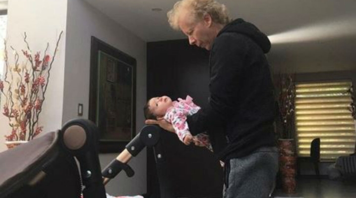 Galy Galiano y su primera nieta Maité