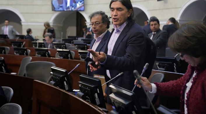 Gustavo Bolívar desató una dura polémica en el Congreso. Gustavo Bolívar y Gustavo Petro