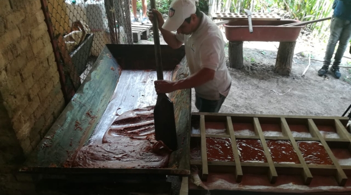 Herramientas para fabricar dulces en el Agro Parque Sabio Mutis
