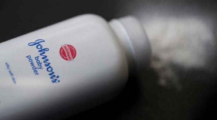 Johnson & Johnson Johnson & Johnson cae en la bolsa por uso de fibras cancerígenas en sus productos