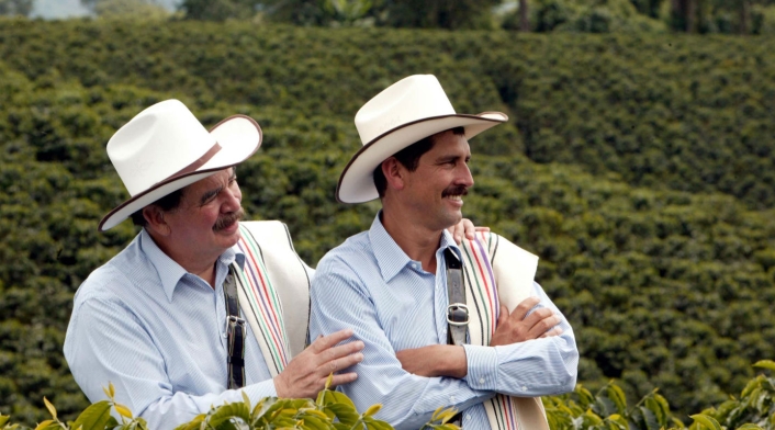 A la izquierda Carlos Sánchez, Juan Valdez desde 1969 hasta el 29 de junio de 2006. A la derecha, Carlos Castañeda, el actual Juan Valdez A la izquierda Carlos Sánchez, Juan Valdez desde 1969 hasta el 29 de junio de 2006. A la derecha, Carlos Castañeda, el actual Juan Valdez