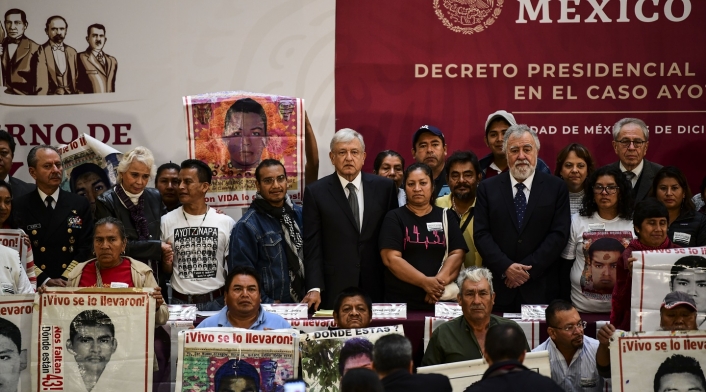 Andres Manuel López Obrador Andres Manuel López Obrador, presidente de México anunció investigación en caso Ayotzinapa.