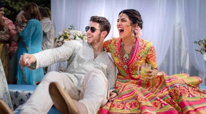 El cantante celebró la ceremonia de bodas a través de un ritual llamado Mehendi.