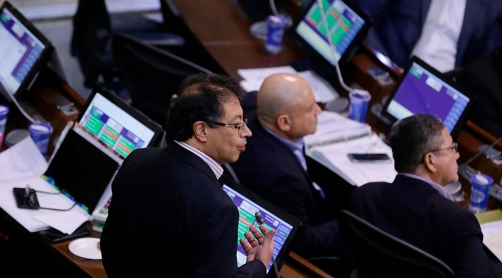 El senador Gustavo Petro en el Congreso de la República. El senador Gustavo Petro en el Congreso de la República.