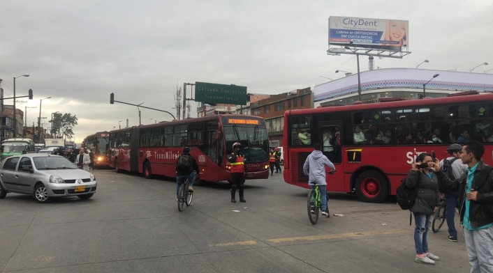 Con bloqueos en vías comerciantes se oponen a ley seca en Corabastos Con bloqueos en vías comerciantes se oponen a ley seca en Corabastos