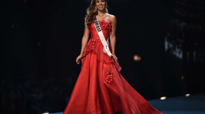 Desfile en traje de gala de Valeria Morales, Miss Colombia en Miss Universo 2018.